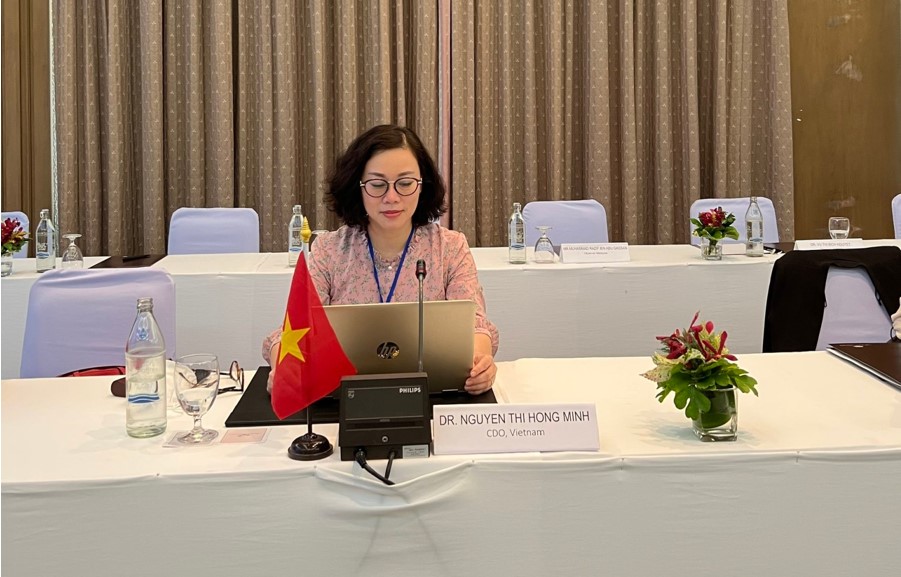 TS. Nguyễn Thị Hồng Minh, GĐ TT ĐT&CĐT báo cáo tại Hội nghị